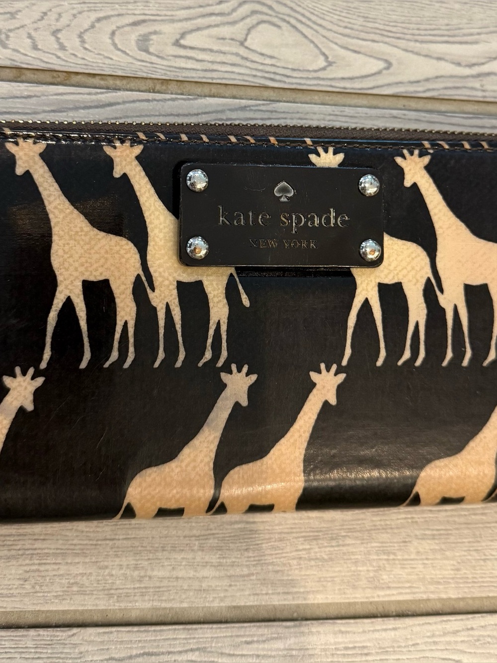 Kate Sade Daycation Giraffe Zip around Wallet